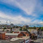 Luxury City Centre Apt With Garden View