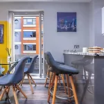 Luxury City Centre Apt With Garden View